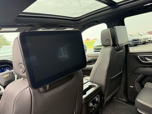 Used 2023 Chevrolet Tahoe Premier w/ Advanced Technology Package image 16