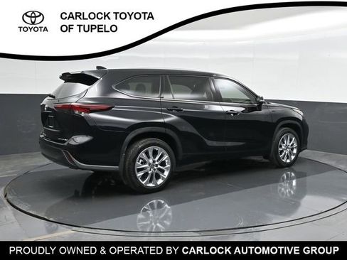 Used 2024 Toyota Highlander Limited image 3