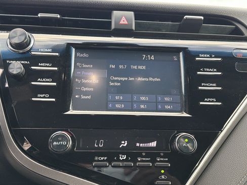 Used 2018 Toyota Camry SE w/ Moonroof Package FWD image 19