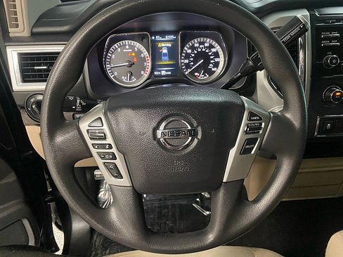 Used 2017 Nissan Titan SV image 21