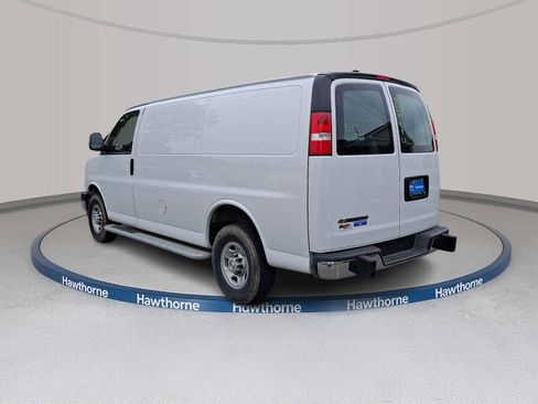 Used 2024 Chevrolet Express 2500 w/ Driver Convenience Package RWD image 4