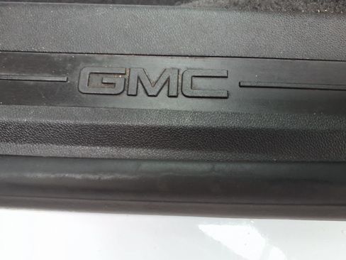 Used 2024 GMC Terrain SLE w/ Driver Convenience Package AWD/4WD image 18