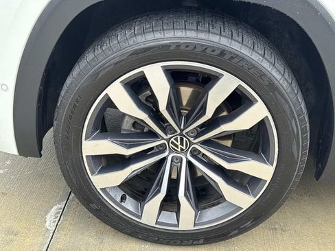 Used 2020 Volkswagen Atlas Cross Sport SEL Premium R-Line AWD/4WD image 4