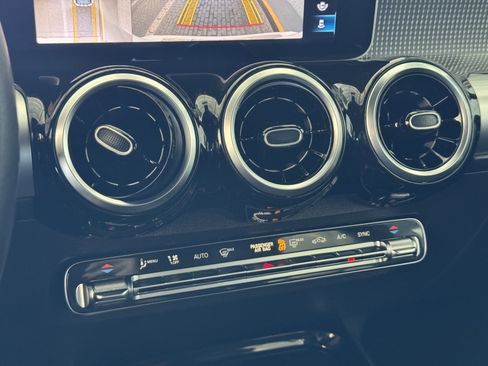 Used 2020 Mercedes-Benz GLB 250 4MATIC image 26