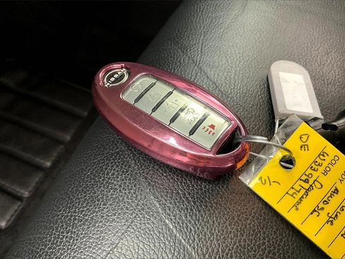 Used 2022 Nissan Rogue SL w/ SL Premium Package image 11