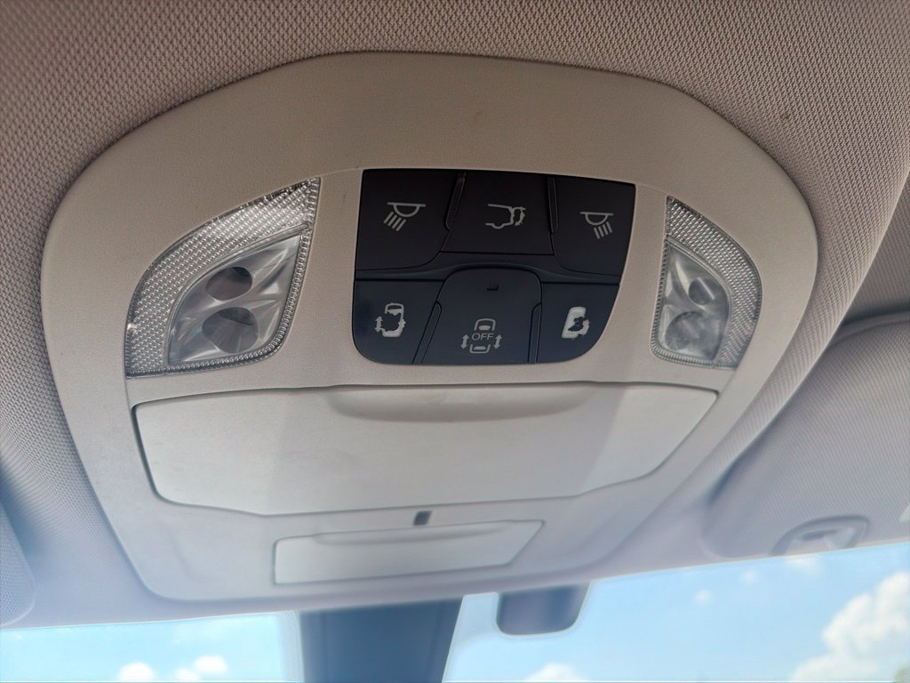 Used 2018 Chrysler Pacifica Touring-L FWD image 25