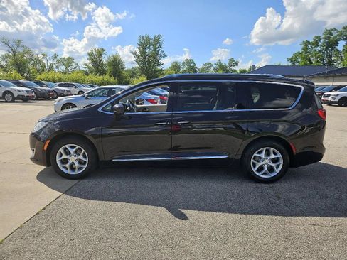 Used 2017 Chrysler Pacifica Touring-L Plus w/ Advanced Safetytec Group FWD image 5