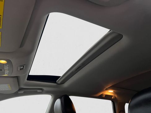 Used 2020 Nissan Pathfinder SL image 19