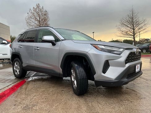 Used 2025 Toyota RAV4 XLE image 5