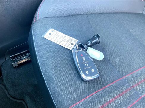 Used 2023 Chevrolet Equinox RS FWD image 15