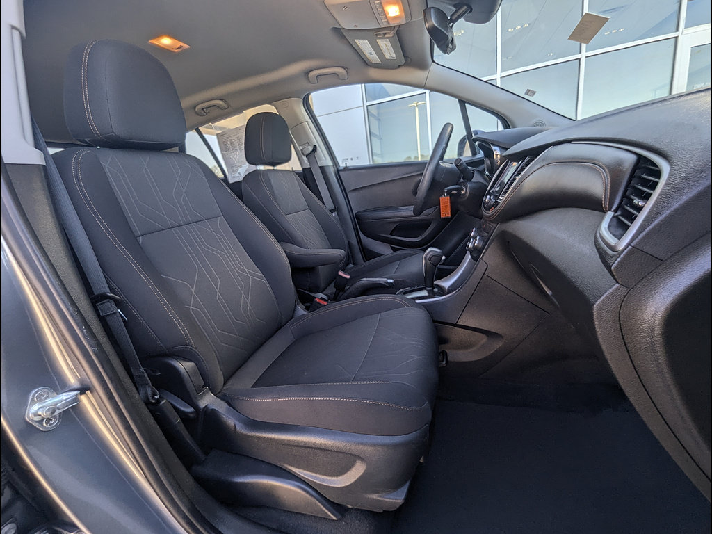 Used 2020 Chevrolet Trax LT AWD/4WD image 18
