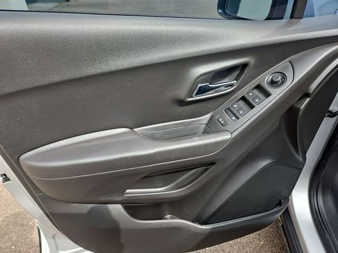 Used 2018 Chevrolet Trax LT w/ LT Convenience Package FWD image 10