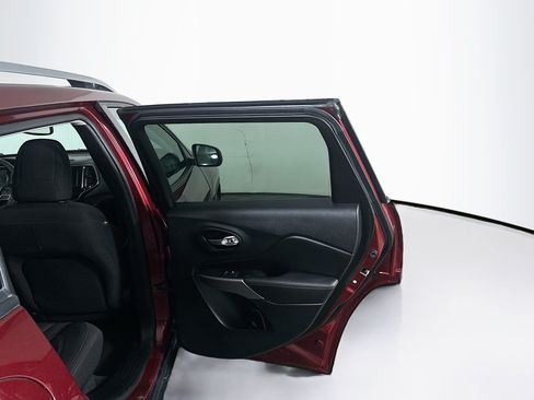 Used 2021 Jeep Cherokee Latitude FWD image 27