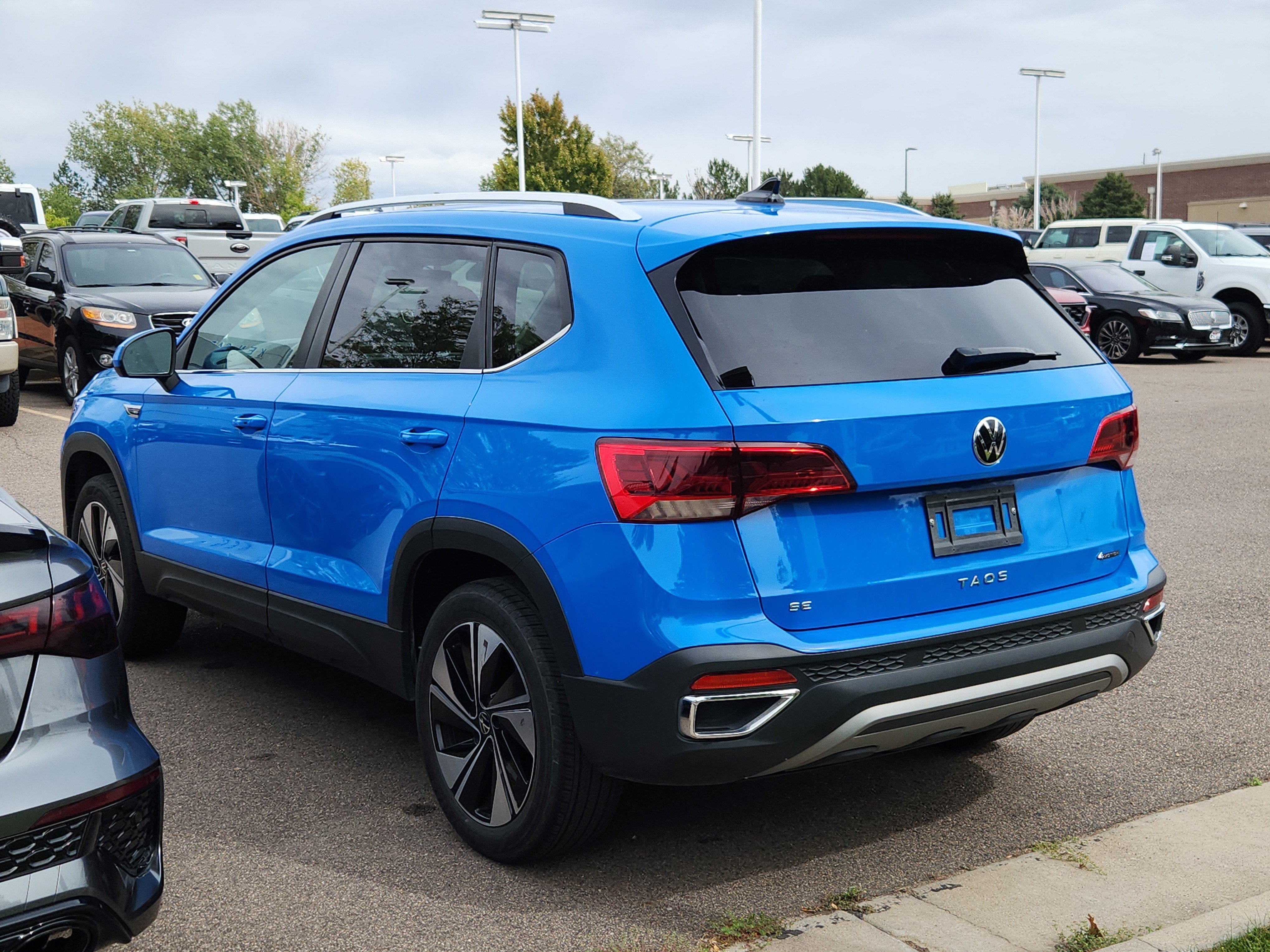 Used 2024 Volkswagen Taos SE AWD/4WD image 8