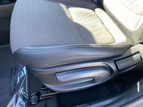 Used 2025 Kia Seltos S image 23