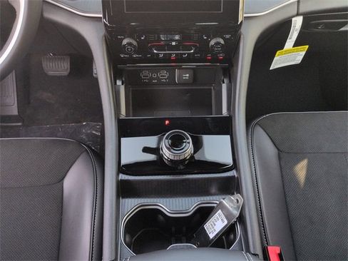New 2025 Jeep Grand Cherokee Altitude image 18