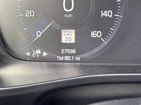 Used 2019 Volvo XC40 T5 Momentum image 10