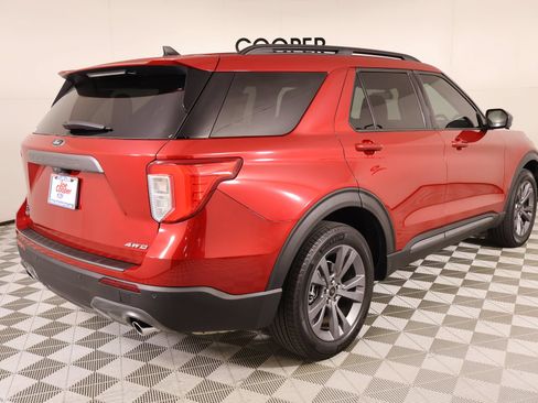 Used 2022 Ford Explorer XLT w/ Equipment Group 202A AWD/4WD image 22