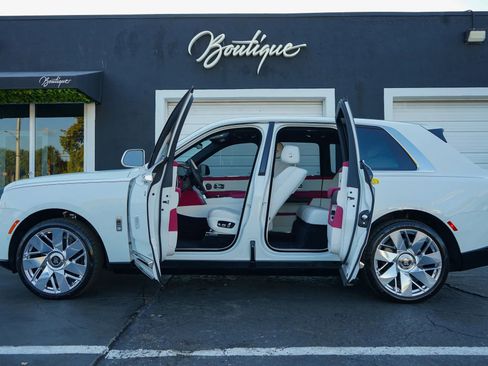 Used 2026 Rolls-Royce Cullinan image 22