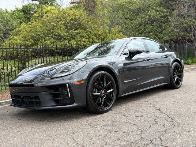Used 2025 Porsche Panamera image 1