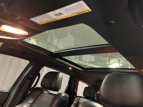 Used 2018 Jeep Grand Cherokee Trailhawk w/ Trailhawk Luxury Group image 23