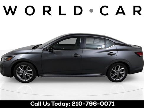 Used 2025 Nissan Sentra SR w/ SR Premium Package image 4