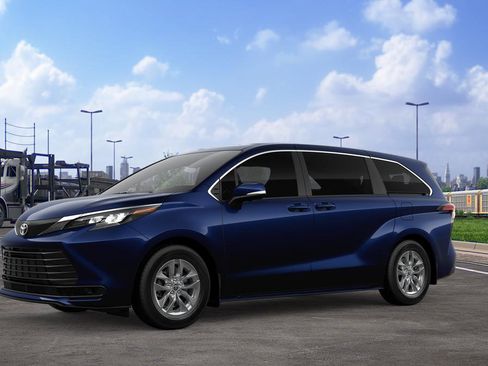 New 2026 Toyota Sienna LE image 2