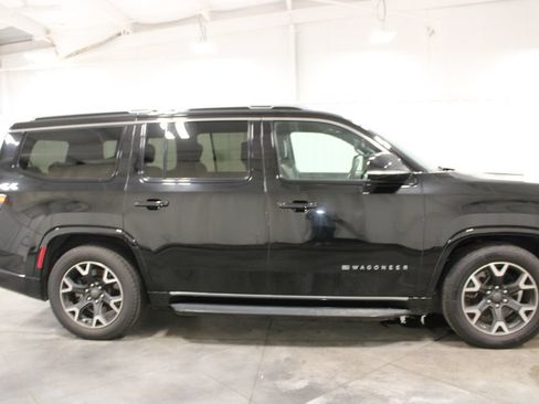 Used 2024 Jeep Wagoneer Series III AWD/4WD image 11