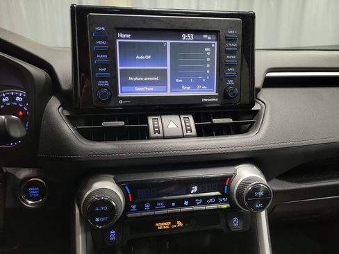 Used 2020 Toyota RAV4 XLE Premium FWD image 17