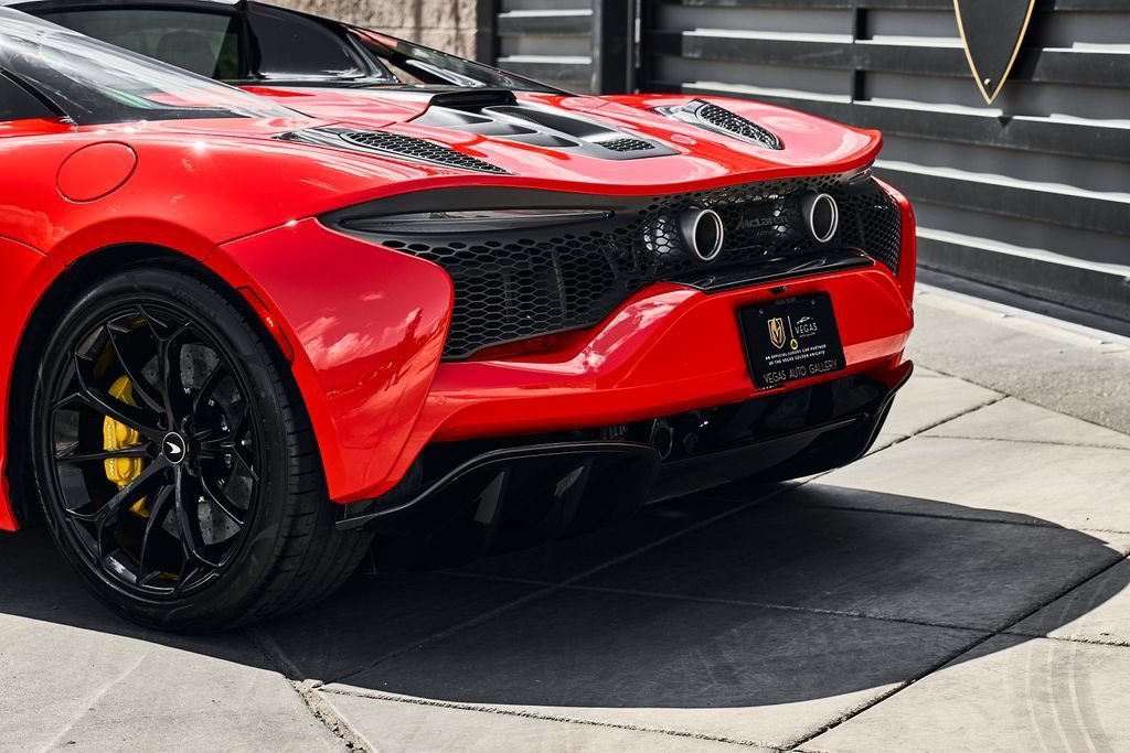 Used 2025 McLaren Artura Spider RWD image 9