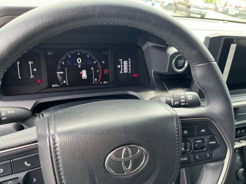 Used 2025 Toyota 4Runner SR5 AWD/4WD image 2