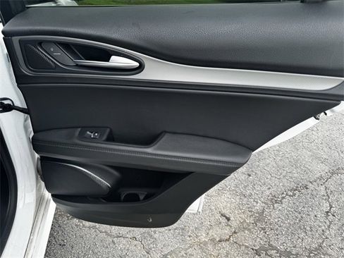 Used 2022 Alfa Romeo Stelvio Veloce image 16