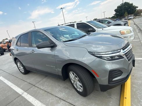 Used 2023 Chevrolet Equinox LS w/ LS Convenience Package AWD/4WD image 4