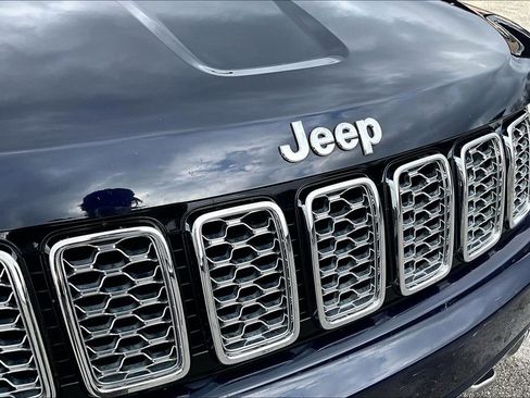 Used 2018 Jeep Grand Cherokee Overland image 32