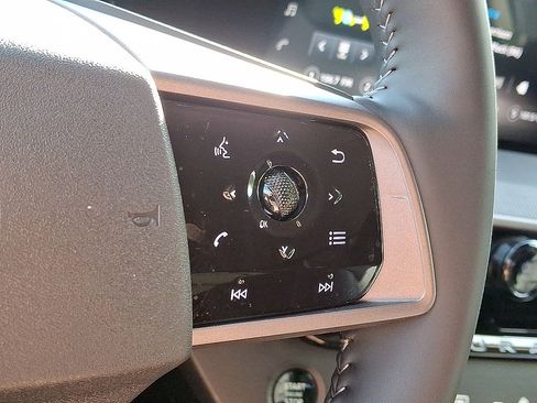Certified 2025 Nissan Murano SV w/ Cargo Package AWD/4WD image 18