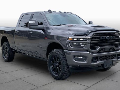 Used 2025 RAM 2500 Laramie AWD/4WD image 3