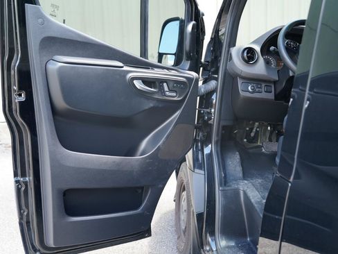 Used 2021 Mercedes-Benz Sprinter 3500 image 26