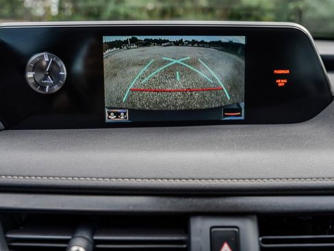 Used 2019 Lexus UX 200 FWD image 21