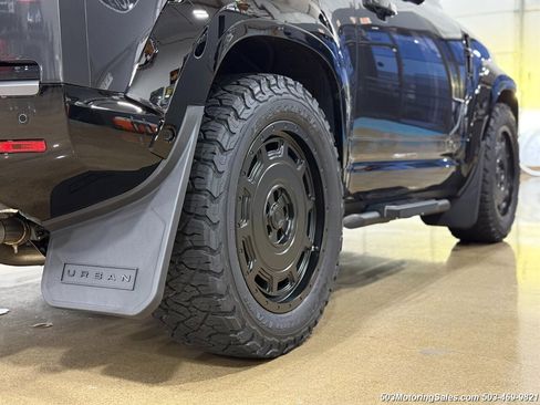 Used 2024 Land Rover Defender 90 V8 image 5