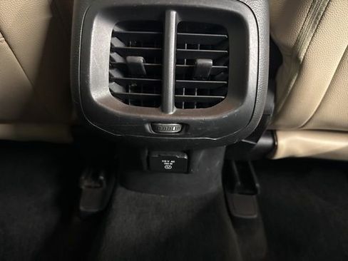 Used 2015 Jeep Cherokee Latitude w/ Cold Weather Group image 27