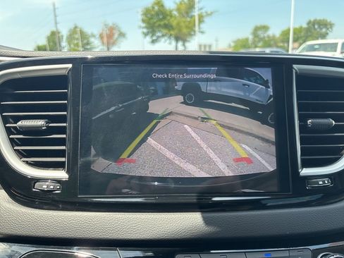 Used 2024 Chrysler Pacifica Touring-L FWD image 52
