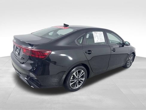 Used 2023 Kia Forte LXS w/ LXS Technology Package FWD image 7