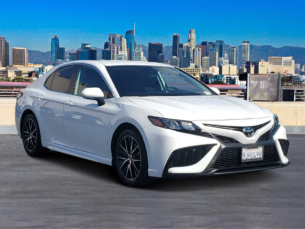 Used 2024 Toyota Camry SE w/ Convenience Package FWD image 3