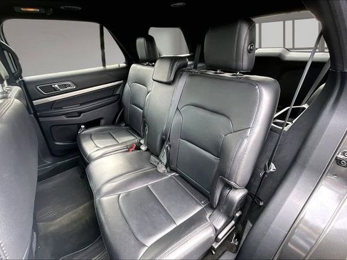 Used 2018 Ford Explorer XLT w/ Equipment Group 202A AWD/4WD image 27