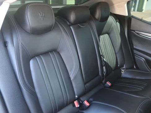 Used 2017 Maserati Ghibli image 25