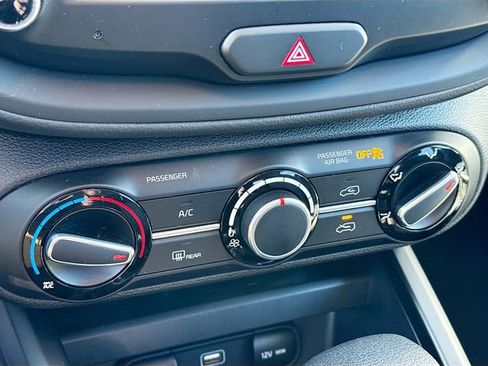 Used 2023 Kia Soul LX w/ LX Technology Package image 15