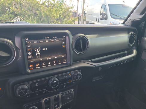 Used 2022 Jeep Wrangler Sport AWD/4WD image 16
