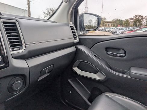 Used 2022 Nissan Frontier SV w/ SV Premium Package image 28