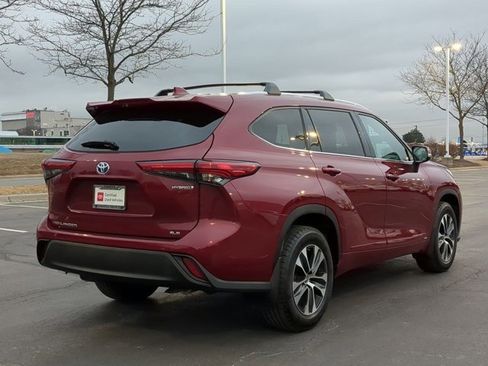 Certified 2022 Toyota Highlander XLE image 5