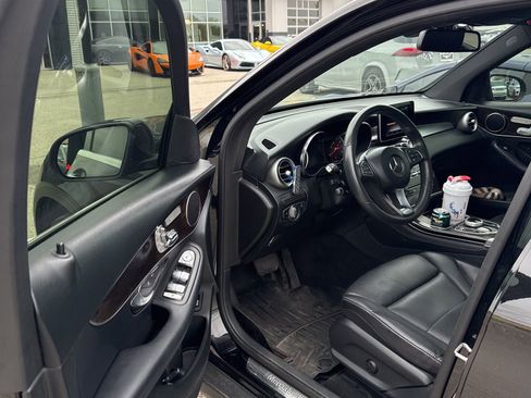 Used 2017 Mercedes-Benz GLC 300 4MATIC image 3